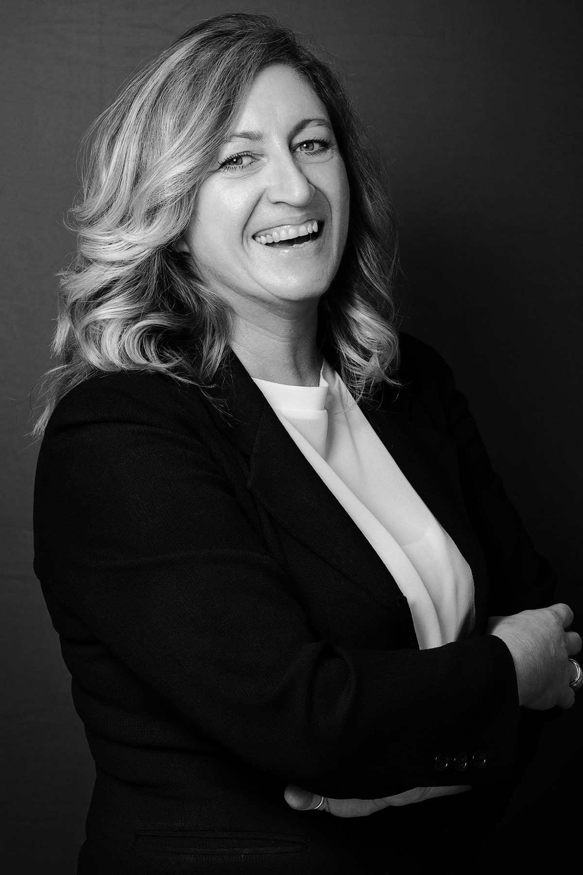 Ritratto Professionale di donna imprenditrice in bianco e nero - Fotografia - Foto Aziendale - Omar Viara Fotografo a Torino